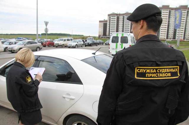 Арест авто судебными приставами: за что могут наложить и как его избежать