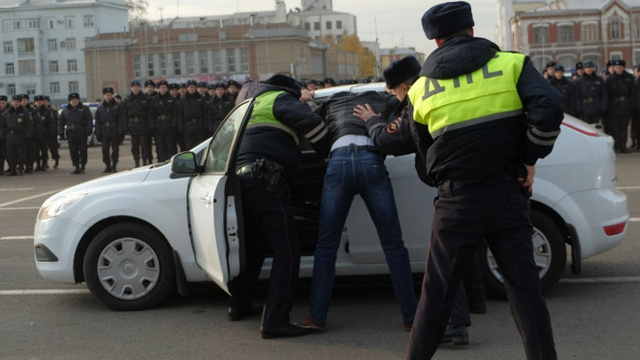 Арест автомобиля судебными приставами, что делать