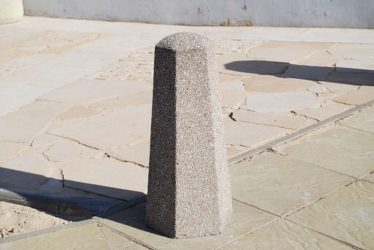 Бетонные столбики ограждения для парковок и тротуаров
