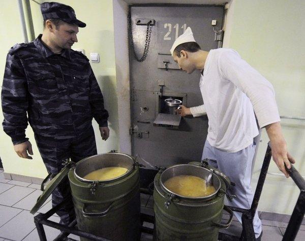 Чем кормят в российских тюрьмах: рассказ бывшего заключенного