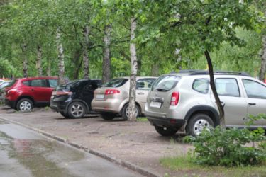 Что считается парковкой на газоне?