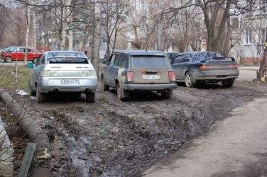 Что считается парковкой на газоне?