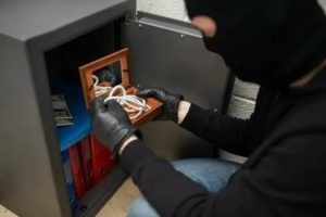 К изготовил несколько ключей для совершения квартирных краж