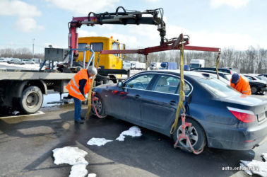 Как эвакуировать неправильно припаркованный автомобиль во дворе?