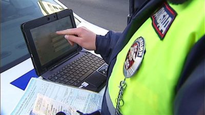 Как инспектор проверяет электронный полис ОСАГО?