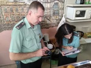 Как избежать конфискации имущества судебными приставами