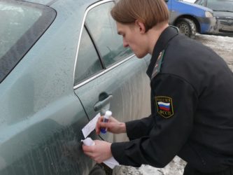 Как накладывается арест на автомобиль?