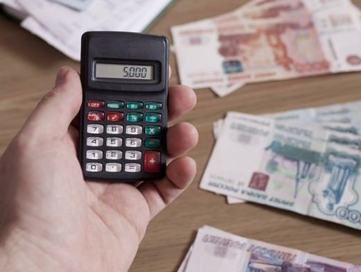 Как определяется общий трудовой стаж и что в него включается