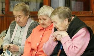 Как подать на алименты на мать: основания для удержания выплат