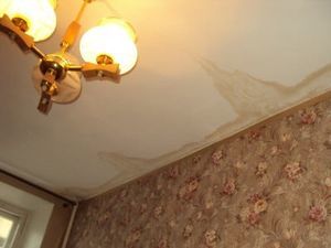 Как поступить, если соседи сверху затопили квартиру и не хотя платить