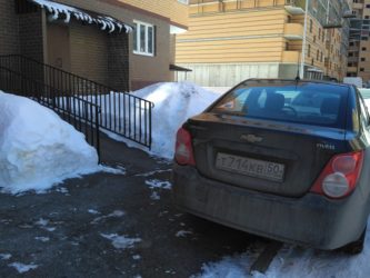 Как сообщить о парковке на тротуаре?