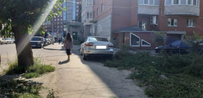 Как сообщить о парковке на тротуаре?