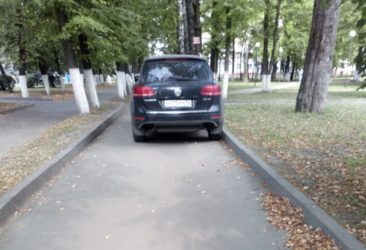 Как сообщить о парковке на тротуаре?