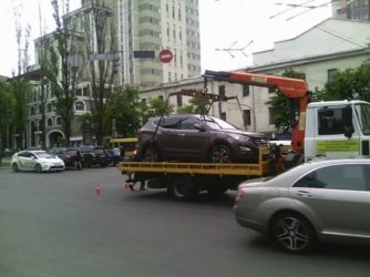 Как вызвать эвакуатор за неправильную парковку?