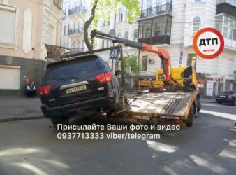 Как вызвать эвакуатор за неправильную парковку?