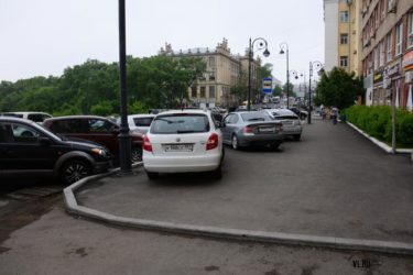 Какой штраф за остановку на тротуаре?