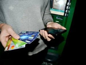 Кража денег с банковской карты с помощью телефона