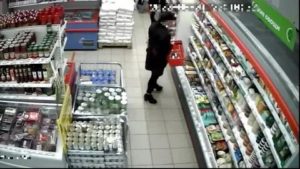 Кража в магазине на сумму более 5000 рублей