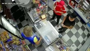 Кража в магазине не вышел из магазина за кассой