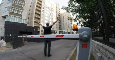 Кто имеет право на парковку во дворе?