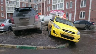 Кто штрафует за парковку на тротуаре?