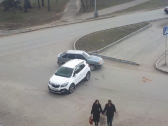Куда жаловаться на неправильно припаркованные машины?