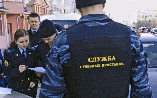 Куда жаловаться на судебных приставов: форма претензии, инстанции для обращения