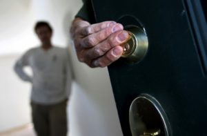 Квартиранты не платят и не съезжают