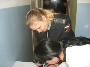 Могут ли приставы арестовать имущество без присутствия должника