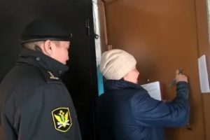 Могут ли приставы наложить арест на имущество не принадлежащее должнику