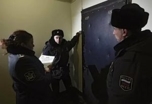 Могут ли приставы забрать собственную квартиру если есть еще одна в соцнайме