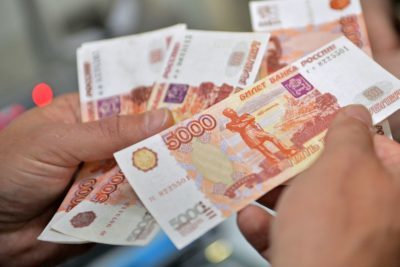 Может ли мужчина пойти в декрет, если мать ребенка не работает
