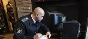 Может ли пристав изьять орестованное имущество налоговой