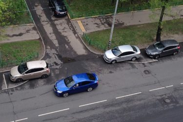 Можно ли парковать машину на закругленной разметке?
