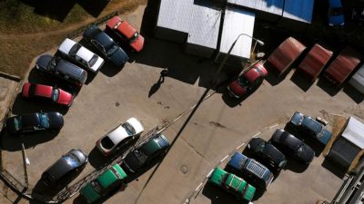Можно ли парковаться на повороте во дворе?