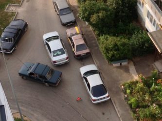 Можно ли парковаться на повороте во дворе?