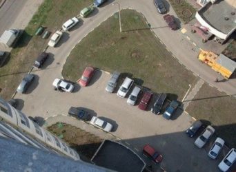 Можно ли парковаться на придомовой территории?