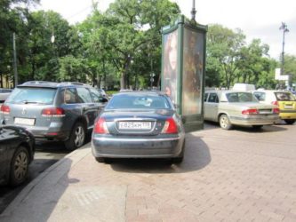 Можно ли парковаться на тротуаре?