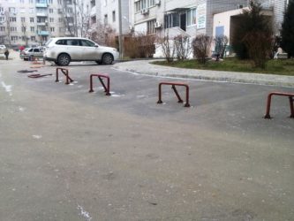 Можно ли во дворе установить парковочный барьер?