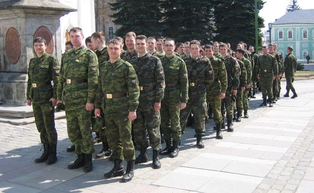 Назовите порядок вручения повесток призывникам