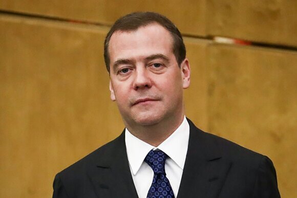 Названа зарплата медведева в совбезе
