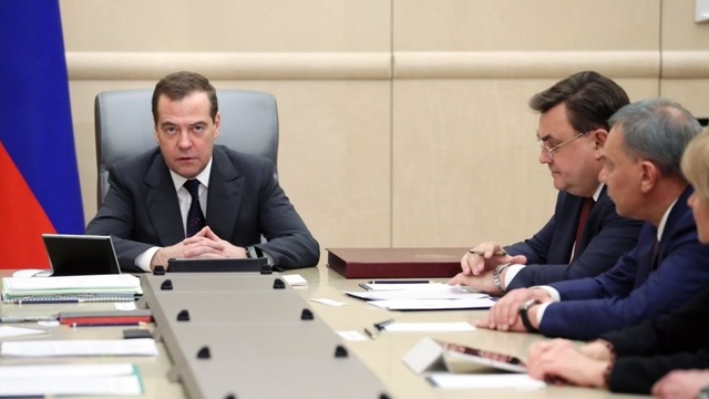 Названа зарплата медведева в совбезе