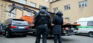 Незаконный арест транспортного средства приставами которое является собственностью банка