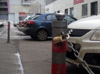 Незаконный захват придомовой территории под парковку