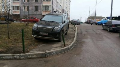 Ответственность за парковку на газоне КОАП