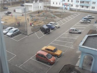 Парковка грузового транспорта на придомовой территории