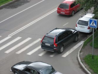 Парковка на пешеходном переходе