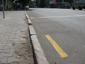 Парковка вдоль желтой линии