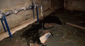 Первый этаж в квартире запах куда обращаться