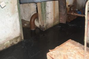 Первый этаж в квартире запах куда обращаться